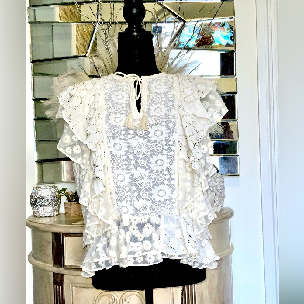 NWOT Verb by Pallavi Singhee Sleeveless Blouse Ivory
Size M